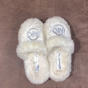 Michael Kors slippers size 6